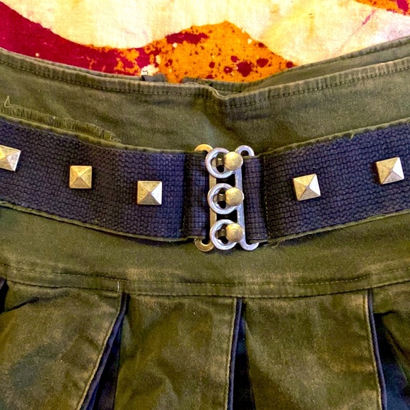 RARE 90’s VTG. TRIPP NYC GREEN & BLACK PLEATED MINI SKIRT W/STRAPS-LG~LIKE NEW - Picture 7 of 16